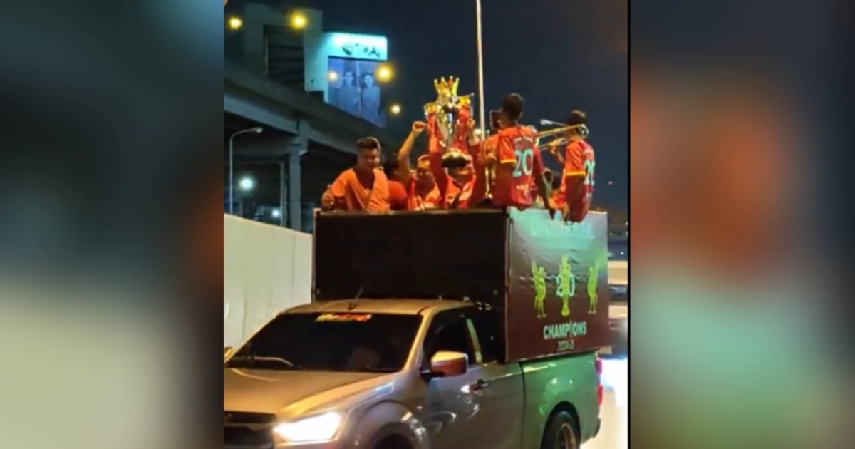 Thai Liverpool fans stage street parades after Premier League win [WATCH]