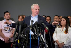 US Senator presses Trump on wrongly detained man after El Salvador cites US funds