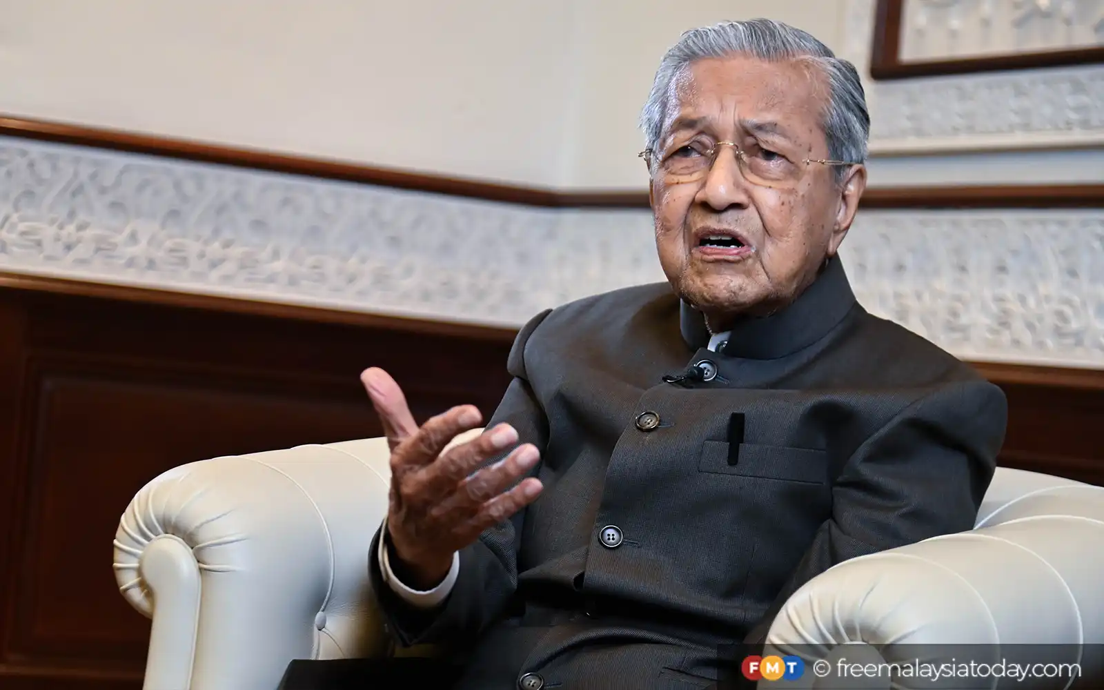 Unite to secure rulers’ support, Dr M tells Malay parties