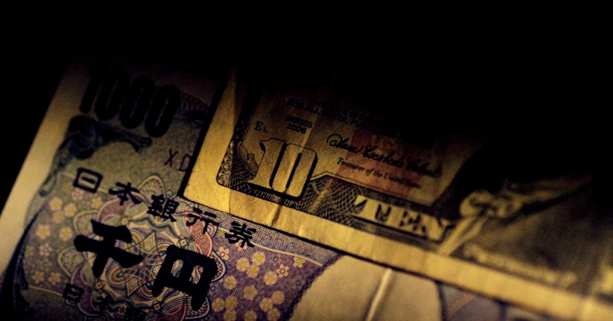 Yen drifts ahead of Japan bond auction, dollar steady