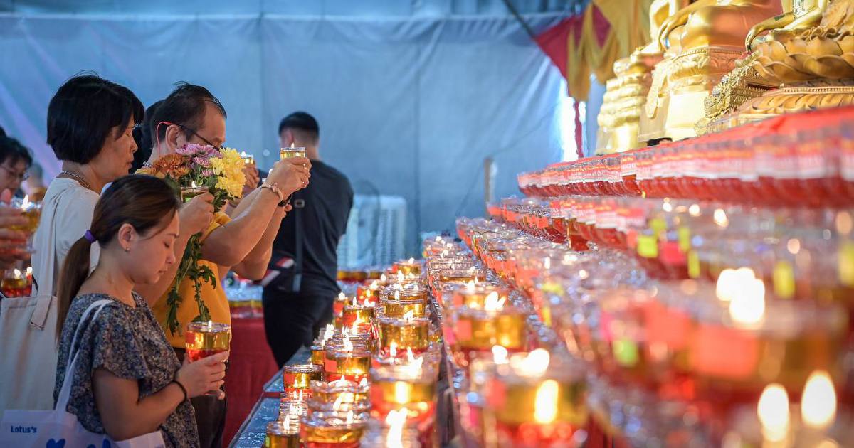 Zahid, Fadillah and cabinet ministers extend Wesak Day greetings