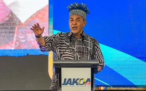 Zahid denies accusing Dr M of refusing to release trustee responsibilities
