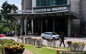 Yet another Jalur Gemilang snafu, this time by education ministry