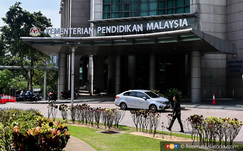 Yet another Jalur Gemilang snafu, this time by education ministry