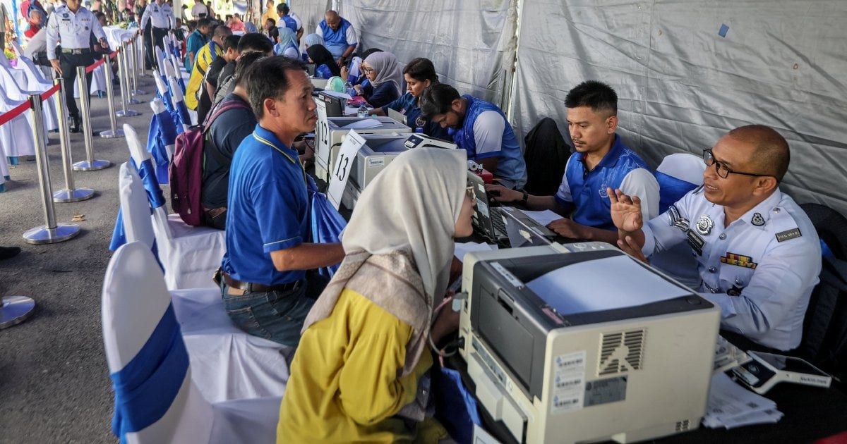 Police collects RM598,970 in summons at Raya discount event